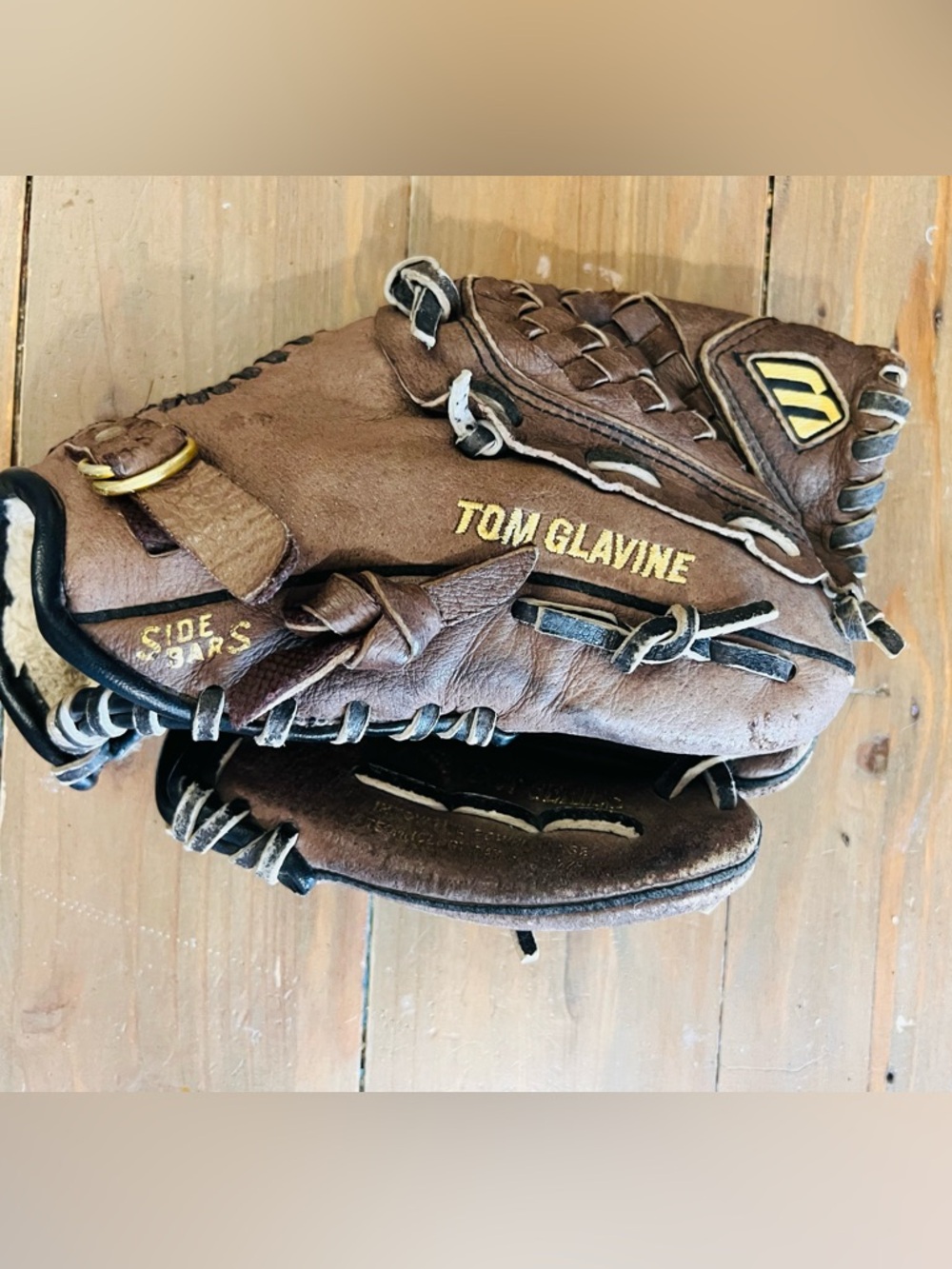 Mizuno Ball 10.75” Glove